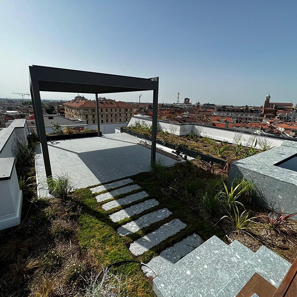 Realizzazione-tetti-verdi-per-attico-condominio-giardini-estensivi-Bologna