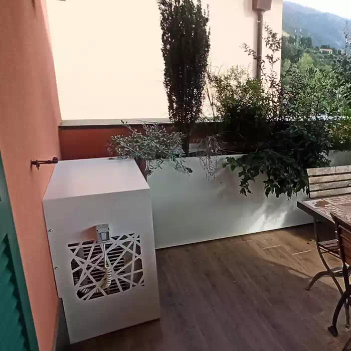 copri-condizionatore-in-alluminio-bianco