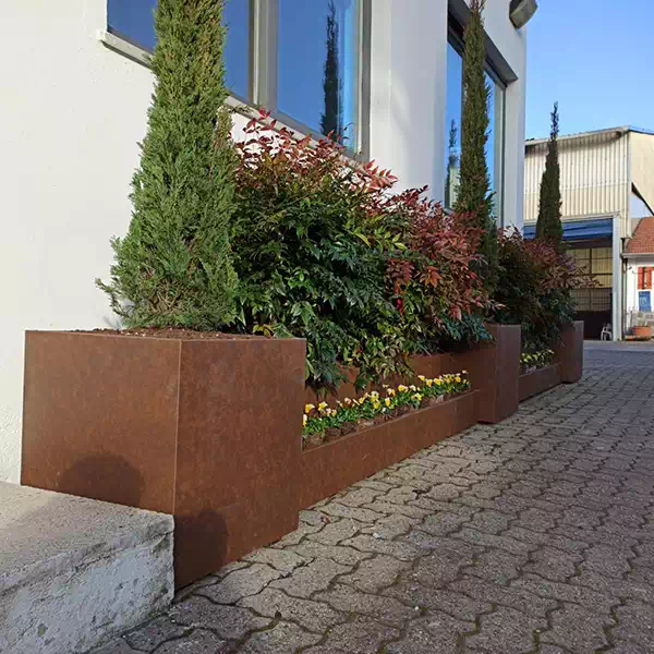 vasi-e-fioriere-per-strada