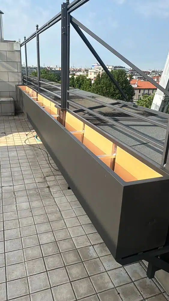 vasi-in-alluminio-a-parapetto
