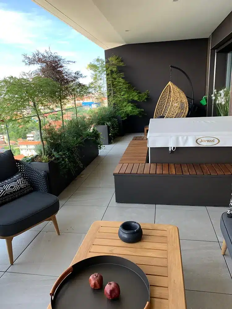 realizzazione-di-rivestimento-su-misura-per-jacuzzi